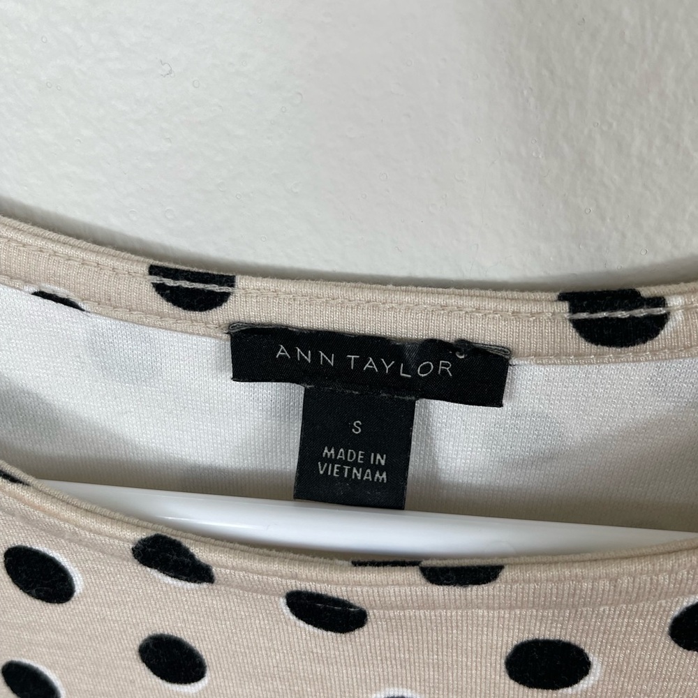 ANN TAYLOR Polka Dot Women's T-Shirt Beige and Black  Size S - Picture 11 of 12